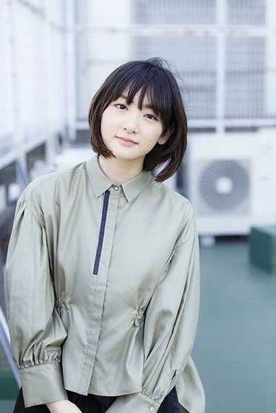 乃木坂46生駒里奈の私服が個性的でダサ可愛い 愛用ブランドはどこ 乃木坂46最新まとめ情報局